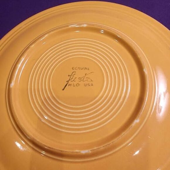 Vintage Yellow Fiesta dinner plate, 9.5 inches - Picture 2 of 5